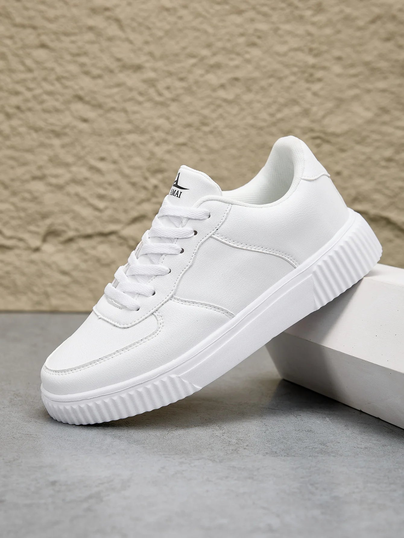 Unisex Sneakers Fashion Skateboard Shoes Lightweight Casual Sneaker Outdoor Walking Shoes Couples Footwear Classic Black White