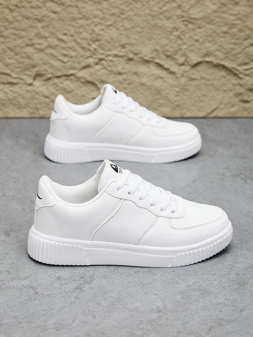 Unisex Sneakers Fashion Skateboard Shoes Lightweight Casual Sneaker Outdoor Walking Shoes Couples Footwear Classic Black White