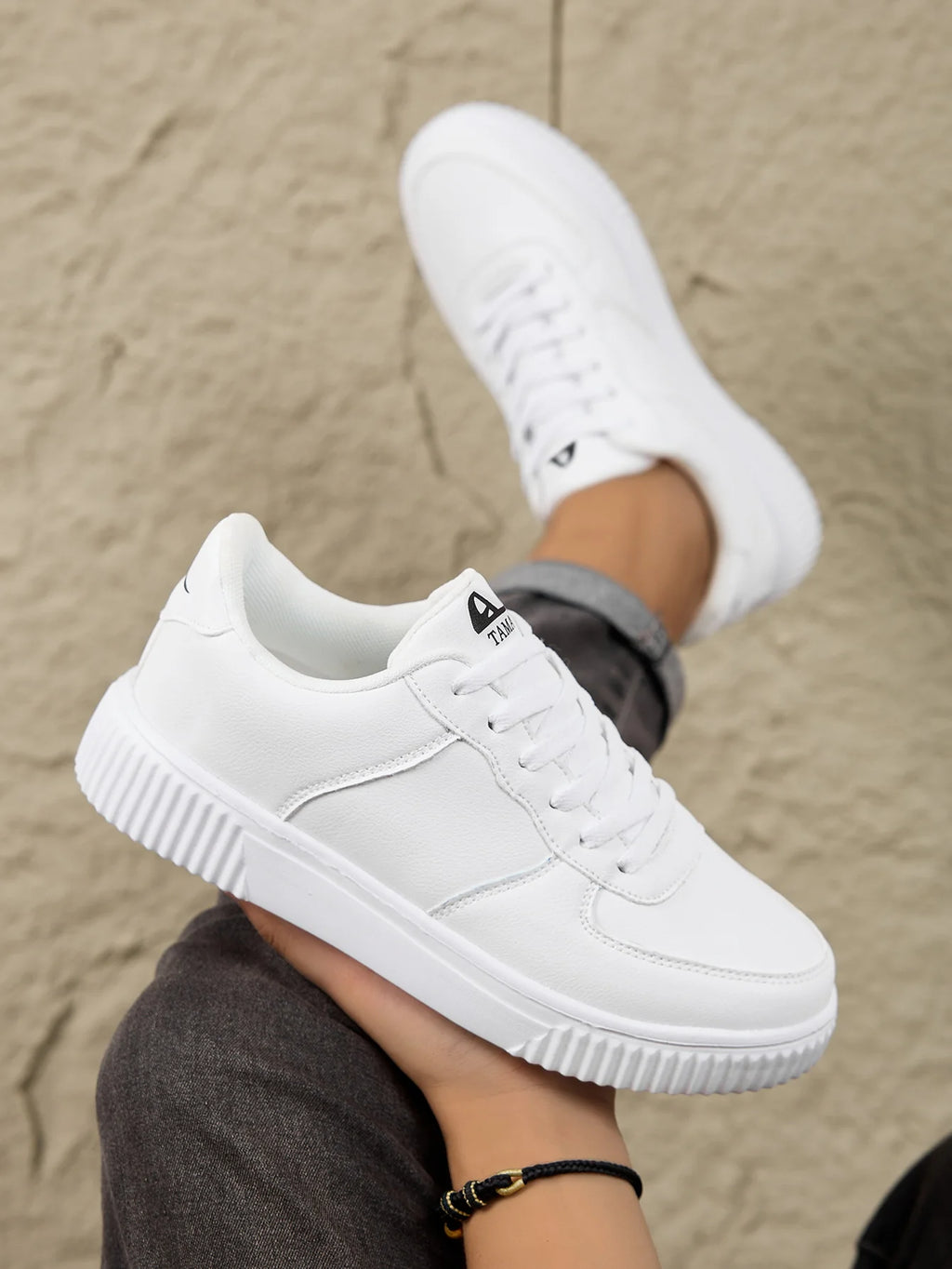 Unisex Sneakers Fashion Skateboard Shoes Lightweight Casual Sneaker Outdoor Walking Shoes Couples Footwear Classic Black White