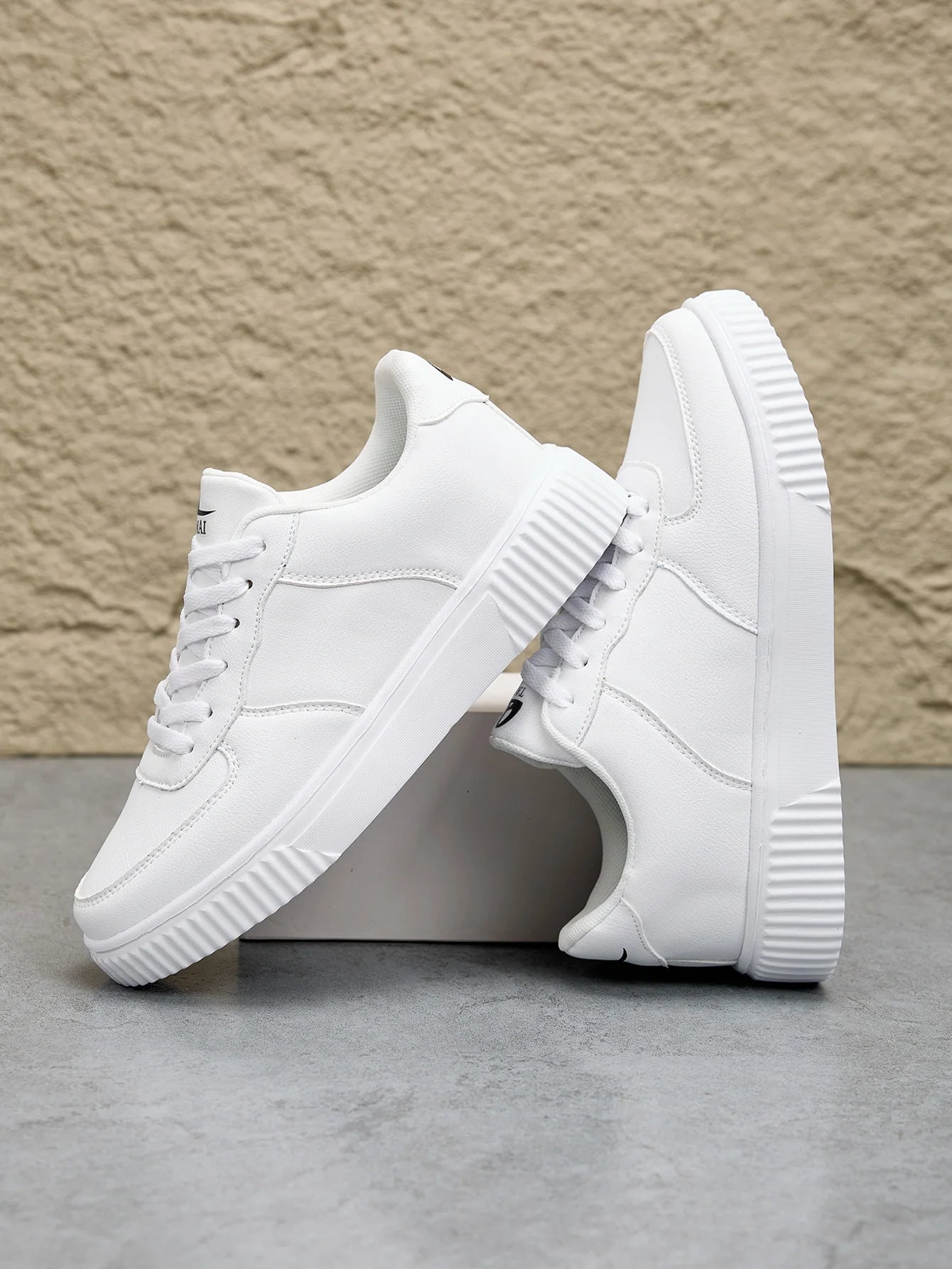 Unisex Sneakers Fashion Skateboard Shoes Lightweight Casual Sneaker Outdoor Walking Shoes Couples Footwear Classic Black White